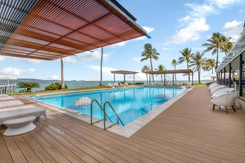 Coral Sea Marina Resort - Accommodation Main Beach 2