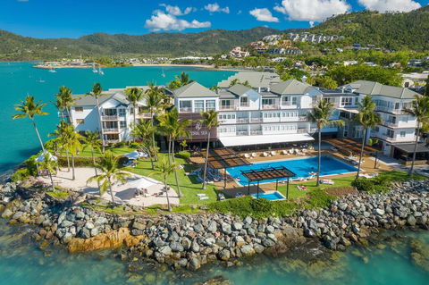 Coral Sea Marina Resort - Accommodation Main Beach 0