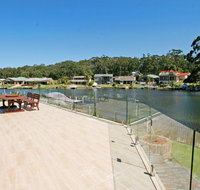 Cormorant Waterfront Home - Accommodation Main Beach