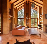 Corymbia Cottage - unique quirky private a guest favourite - Accommodation Main Beach