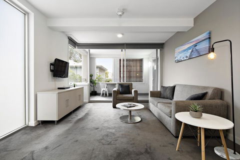 Cosmopolitan Hotel Melbourne - Accommodation Main Beach 2