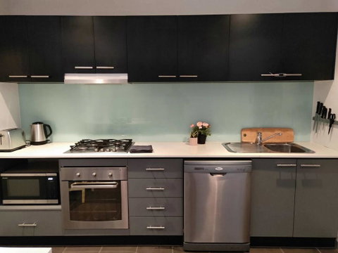 Cosy Modern Apartment In Brunswick - Accommodation Main Beach 3
