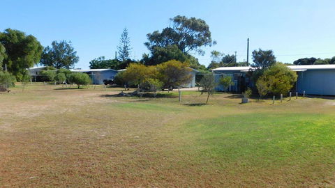 Cottage 55 - Topspot Cottages - Accommodation Main Beach 2