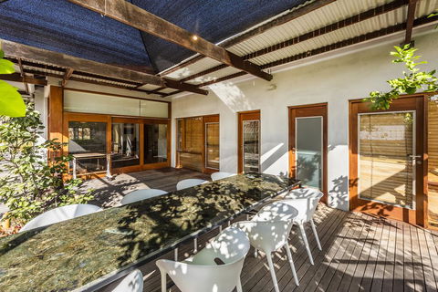 Cottesloe Eclectic House - Accommodation Main Beach 3