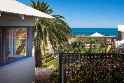Cottesloe Executive Beach House - Accommodation Main Beach 0