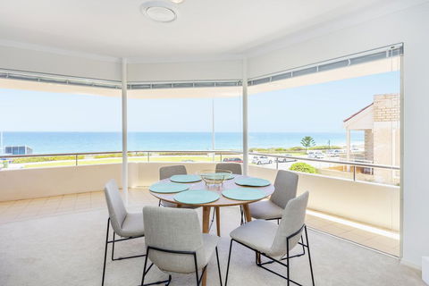 Cottesloe Ocean View House - Accommodation Main Beach 2