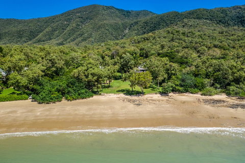 Cottonwood - Private Beachfront - Accommodation Main Beach 1