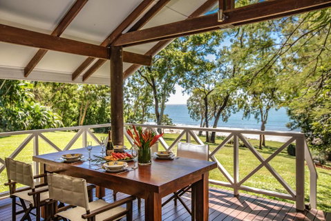 Cottonwood - Private Beachfront - Accommodation Main Beach 0