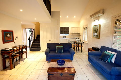 Country Apartments - Accommodation Main Beach 0