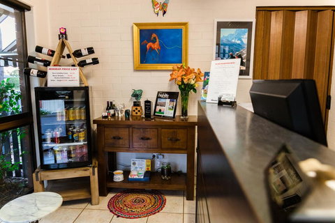 Country Pathfinder Motor Inn - Accommodation Main Beach 2