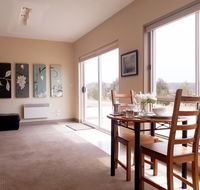 Couples Retreat with Mountain View Near Hobart - Accommodation Main Beach