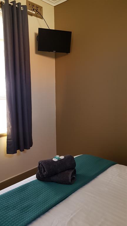 Courthouse Hotel - Accommodation Main Beach 1