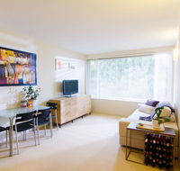 Cozy One Bedroom Apartment in Waverton - Accommodation Main Beach