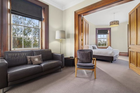 Cromwell Apartment - 3 Red Doors Battery Point - Accommodation Main Beach 1