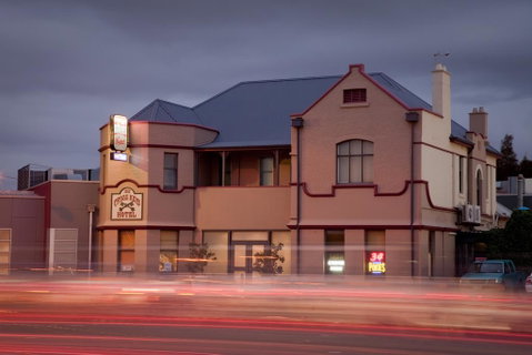 Cross Keys Hotel - Accommodation Main Beach 1
