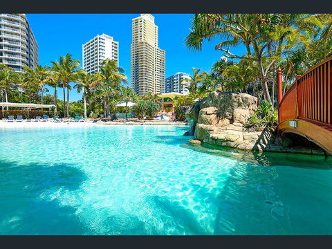 Crown Towers - Accommodation Main Beach 1