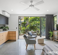 Crows Nest - Accommodation Main Beach