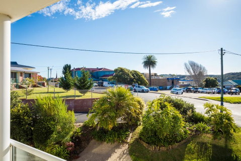 Crystal Waters Unit 2 - Accommodation Main Beach 1