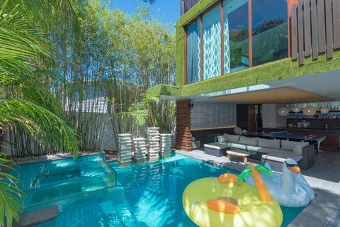 Cubby House - Accommodation Main Beach 1