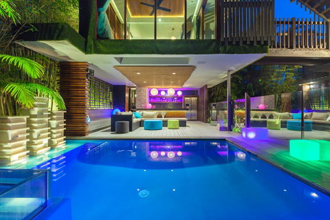 Cubby House - Accommodation Main Beach 0