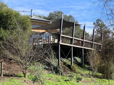 Cullen House - Accommodation Main Beach 2