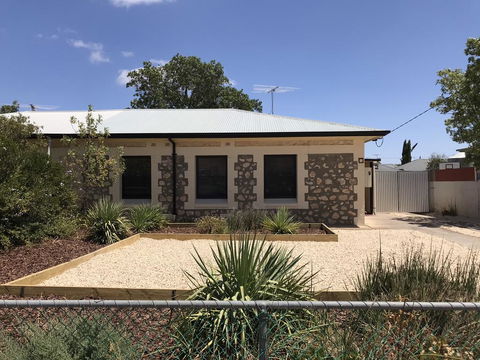 Cute And Cosy II - Events, Workers, Getaways. - Accommodation Main Beach 0