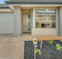Daisy Villa - close to Mel Airport  Hume Highway -Comfort - Accommodation Main Beach