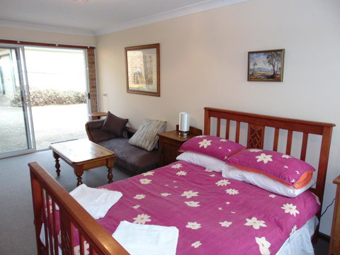 Dalmeny Shores Villas - Accommodation Main Beach 2