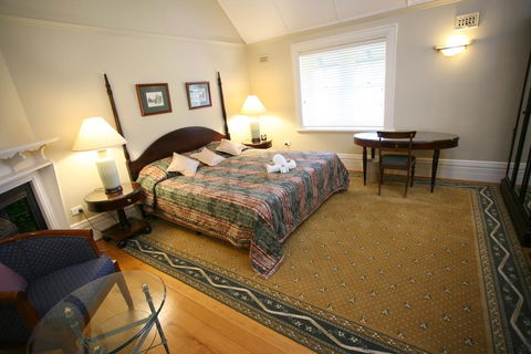 Darcy's Hotel - Accommodation Main Beach 3