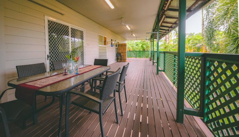 Darwin House - Accommodation Main Beach 3