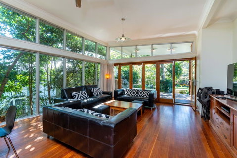 Decked Out For A Fantastic Holiday - Winnett St, Woorim (Upstairs Only) - Accommodation Main Beach 1