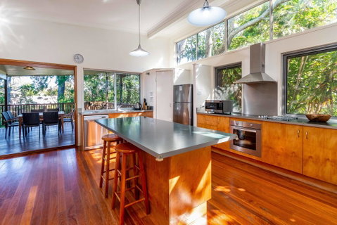 Decked Out For A Fantastic Holiday - Winnett St, Woorim (Upstairs Only) - Accommodation Main Beach 2