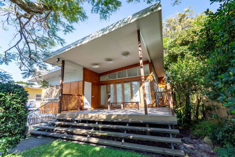 Decked Out For A Fantastic Holiday - Winnett St, Woorim (Upstairs Only) - Accommodation Main Beach 0