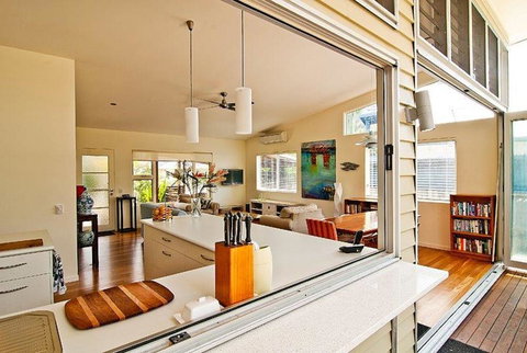 Deepdene - Accommodation Main Beach 3