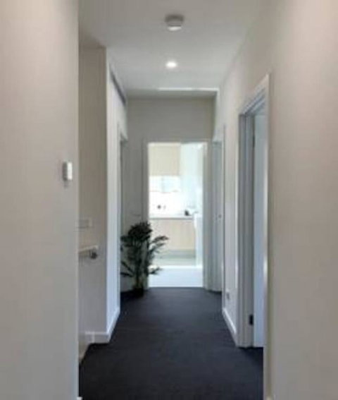 Delicate And Peaceful Bundoora Townhouse 10 - Accommodation Main Beach 3