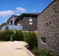Delicate and Peaceful Bundoora Townhouse 11 - Accommodation Main Beach