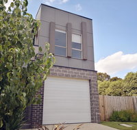 Delicate and Peaceful Bundoora Townhouse 7-R4 - Accommodation Main Beach