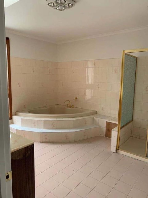 Delicate Bedroom In Bentleigh East - Accommodation Main Beach 3