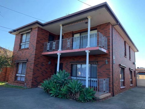 Delicate Bedroom In Bentleigh East - Accommodation Main Beach 1