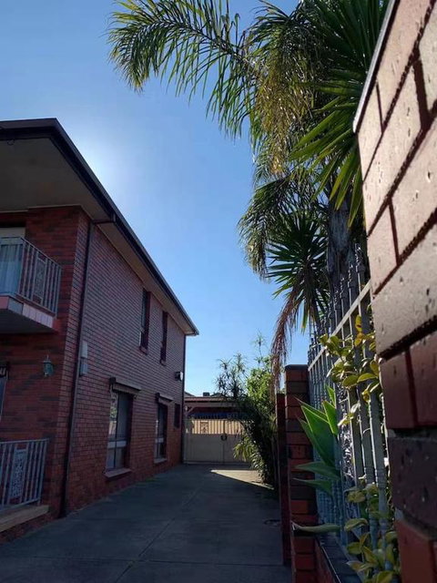 Delightful Bedroom In Bentleigh East - Accommodation Main Beach 3