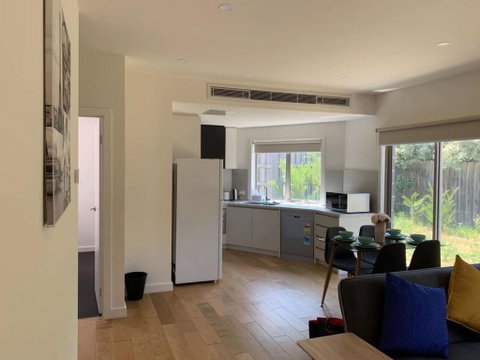 Delightful Bedroom In Bentleigh East - Accommodation Main Beach 1