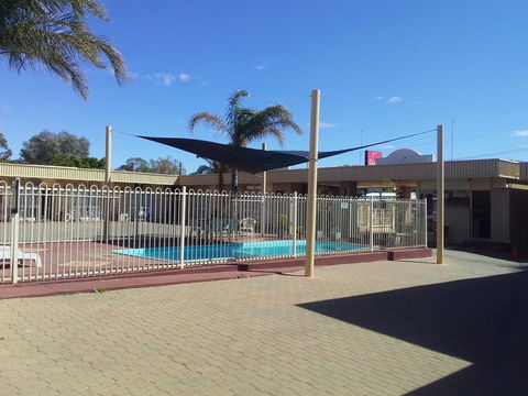 Desert Sand Motor Inn - Accommodation Main Beach 2