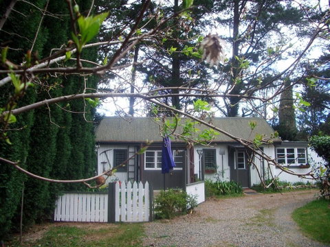 Devon Long Barn - Accommodation Main Beach 0