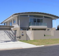 Dew on Lakeview Street - Accommodation Main Beach