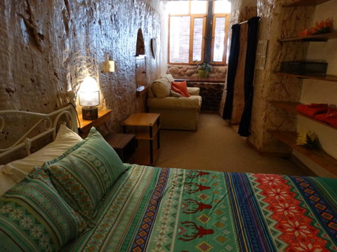 Dinky Di's Dugout - Accommodation Main Beach 2