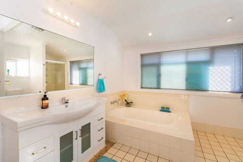 Dog Lovers Retreat - Accommodation Main Beach 3