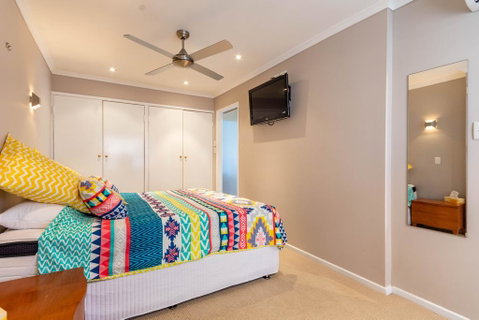 Dog Lovers Retreat - Accommodation Main Beach 2