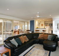 Dolphin 3 Bedroom House by Shoalwater Executive Homes - Accommodation Main Beach