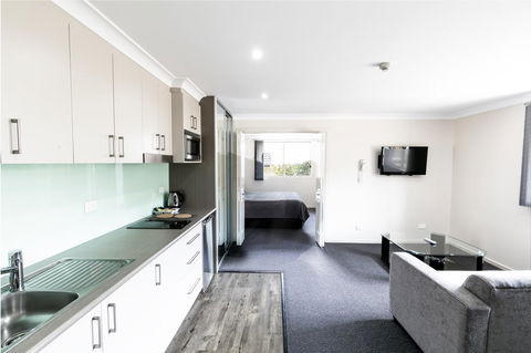 Dolphin Shores - Accommodation Main Beach 3