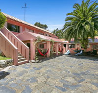 Dolphins Backpackers - Accommodation Main Beach